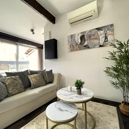 Charme Urbain Sous Les Toits-Terrasse/Clim/Parking Apartment Beziers Exterior photo