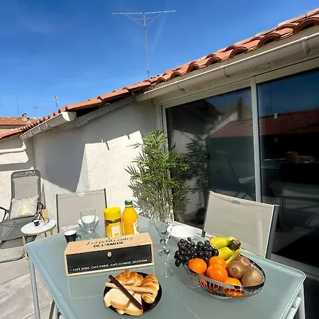 Charme Urbain Sous Les Toits-Terrasse/Clim/Parking Apartment Beziers Exterior photo