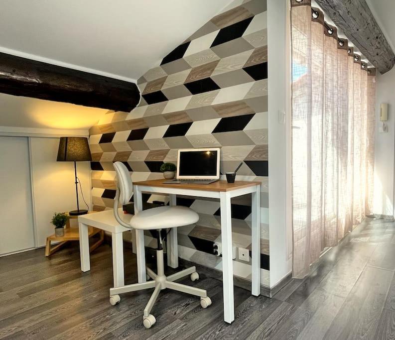 Charme Urbain Sous Les Toits-terrasse/clim/parking Apartment